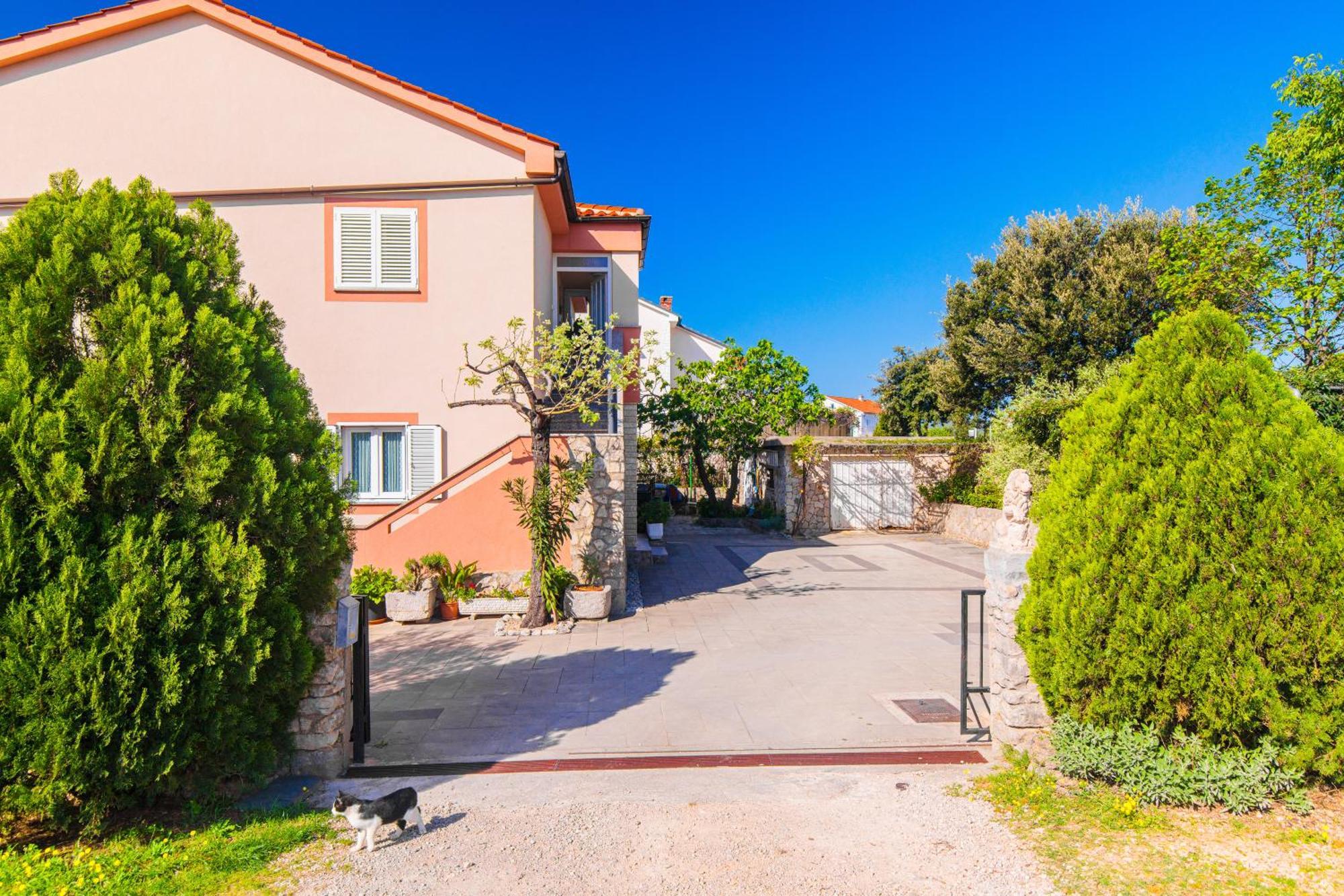 Apartment Todor Кърк Екстериор снимка